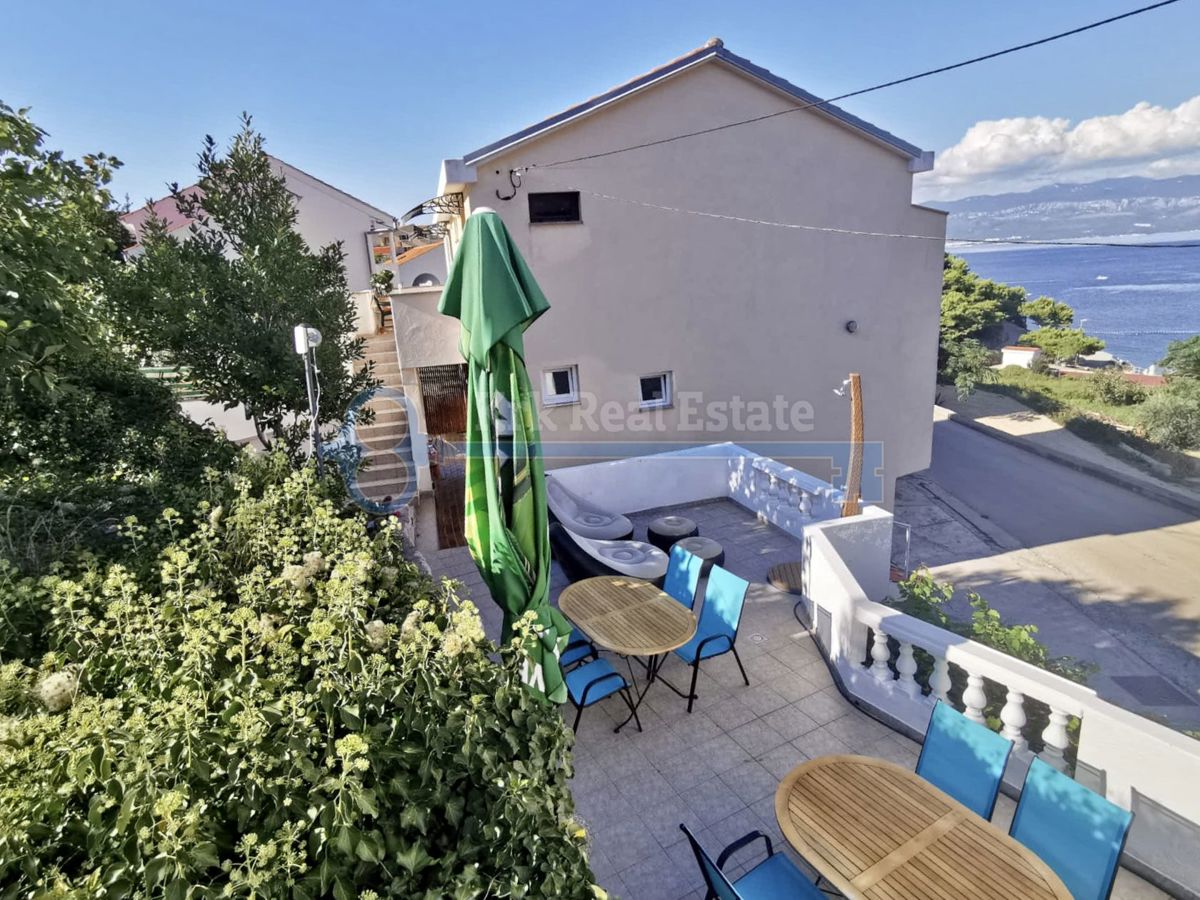 VRBNIK - APARTMAJSKA HIŠA Z ODPRTIM POGLEDOM NA MORJE