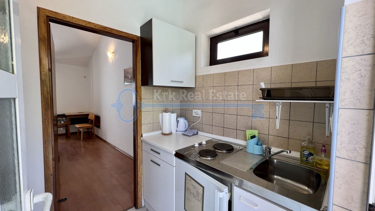 VRBNIK - APARTMAJSKA HIŠA Z ODPRTIM POGLEDOM NA MORJE