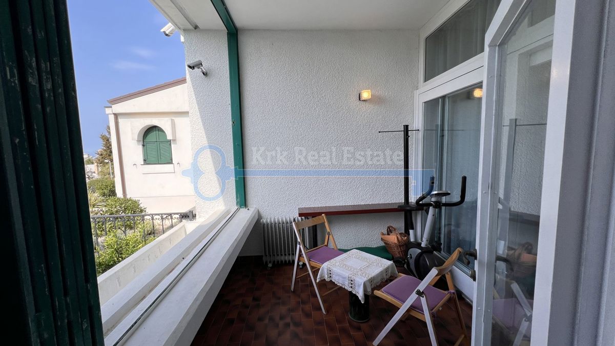  NJIVICE - VELIKA HIŠA Z UKREJENIM VRTOM IN GARAŽO