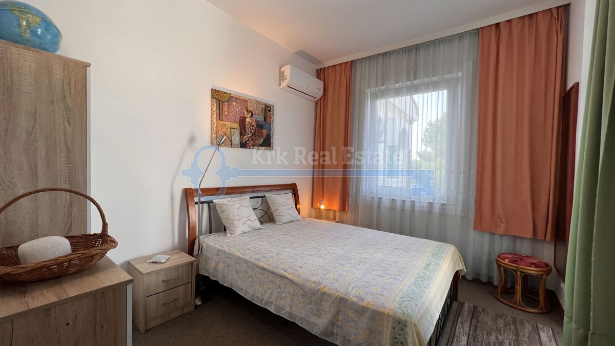  NJIVICE - VELIKA HIŠA Z UKREJENIM VRTOM IN GARAŽO