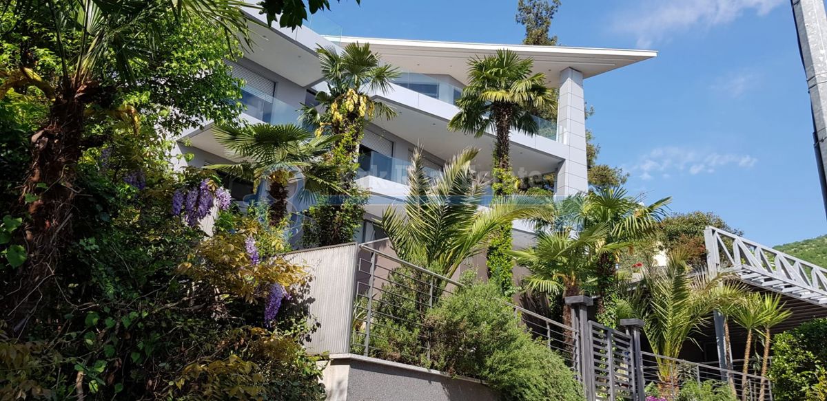 OPATIJA-SAMOSTOJNA VILA Z BAZENOM