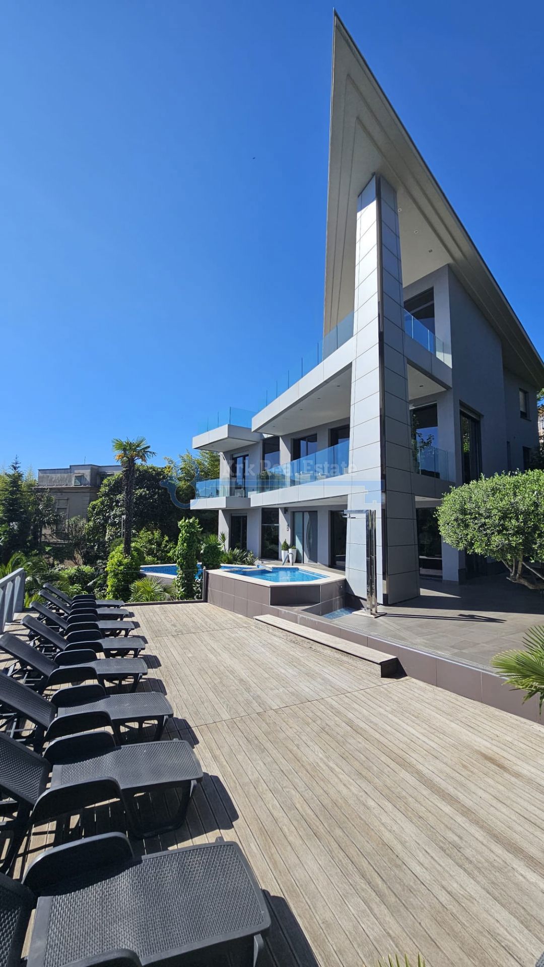 OPATIJA-SAMOSTOJNA VILA Z BAZENOM