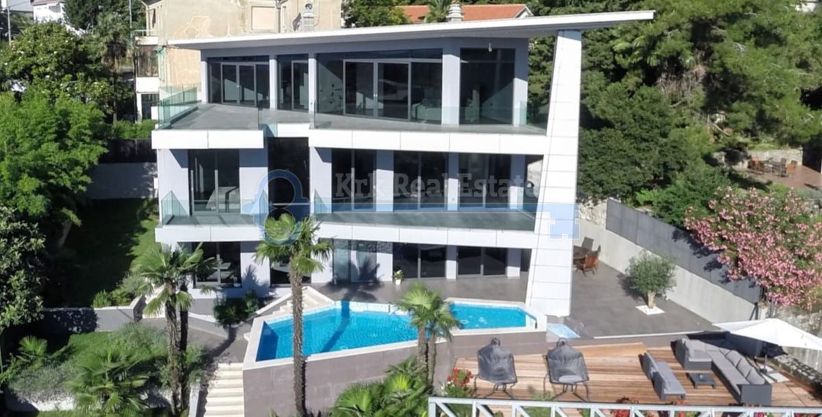 OPATIJA-SAMOSTOJNA VILA Z BAZENOM