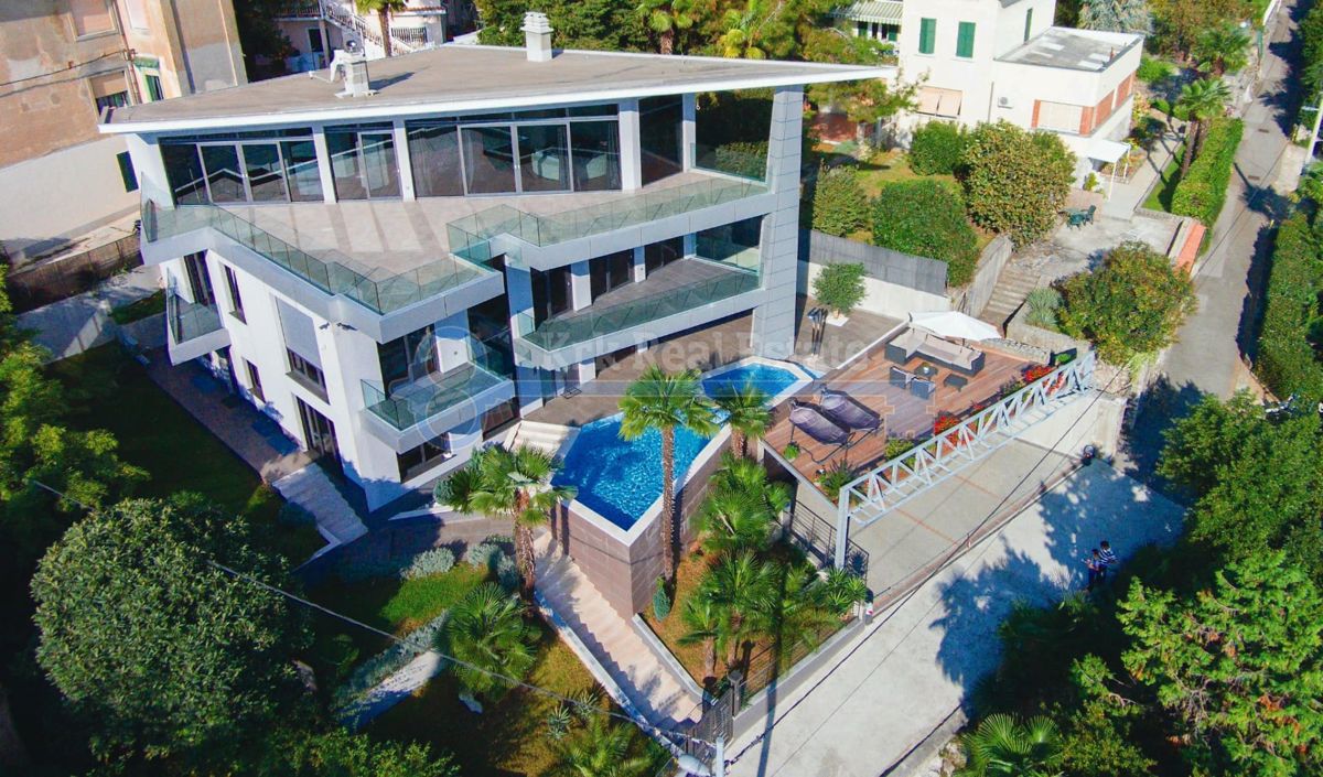 OPATIJA-SAMOSTOJNA VILA Z BAZENOM