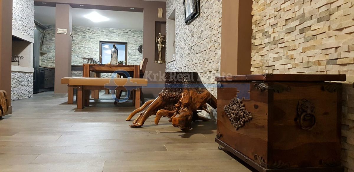 OPATIJA-SAMOSTOJNA VILA Z BAZENOM