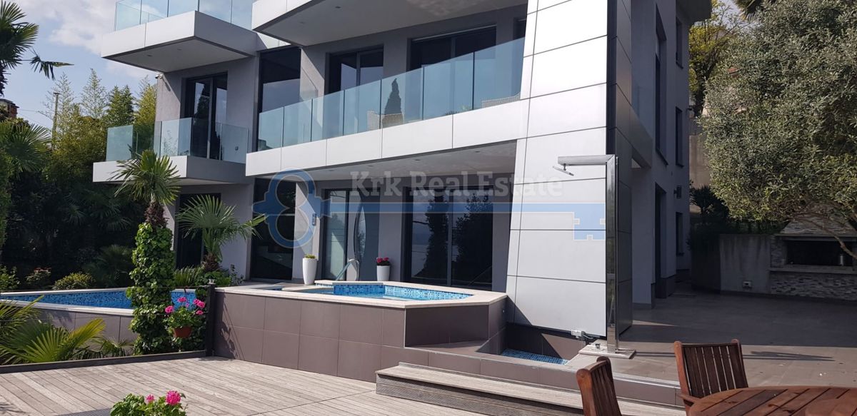 OPATIJA-SAMOSTOJNA VILA Z BAZENOM