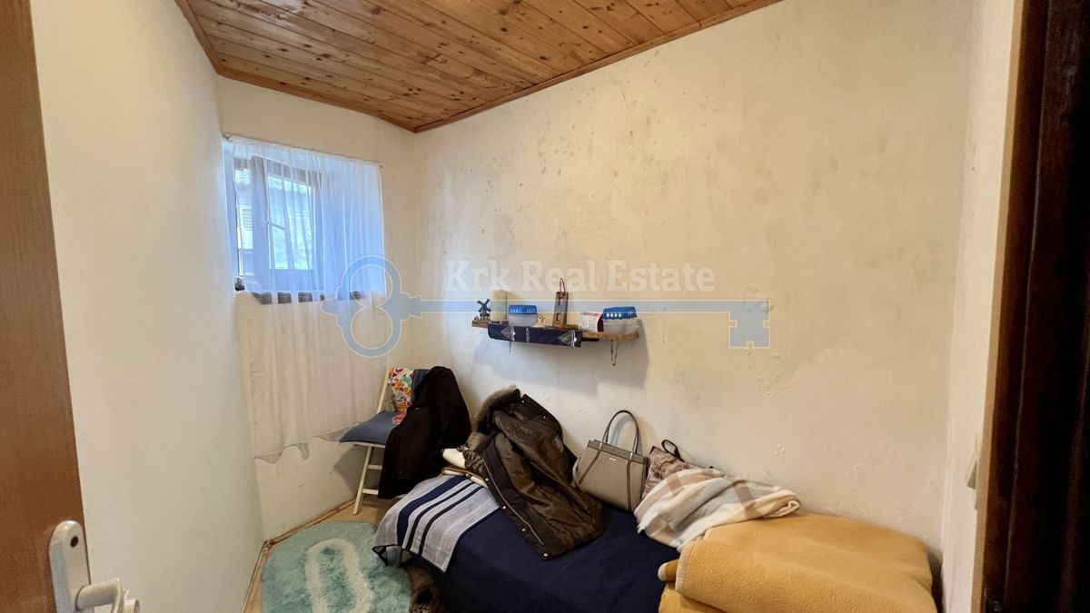 POLJE - KAMNITA HIŠA Z DODATNIM STANOVANJEM IN VRTOM