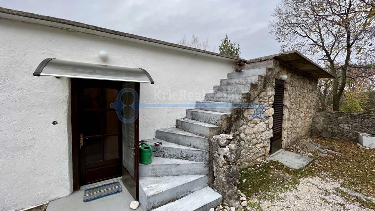 POLJE - KAMNITA HIŠA Z DODATNIM STANOVANJEM IN VRTOM