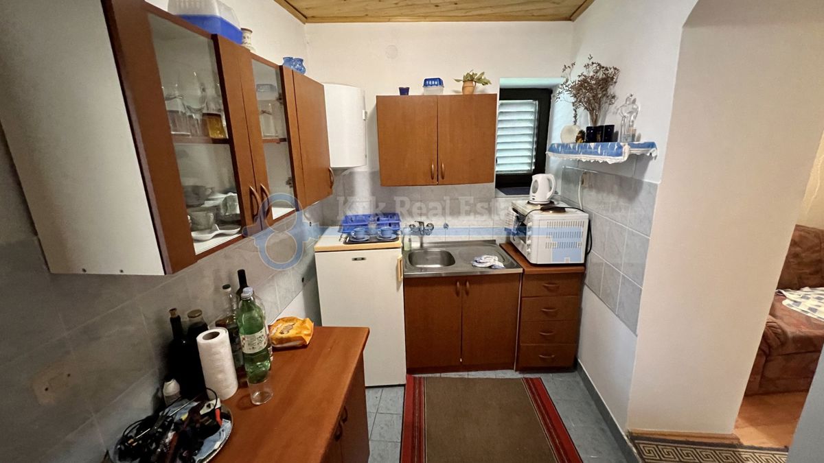 POLJE - KAMNITA HIŠA Z DODATNIM STANOVANJEM IN VRTOM
