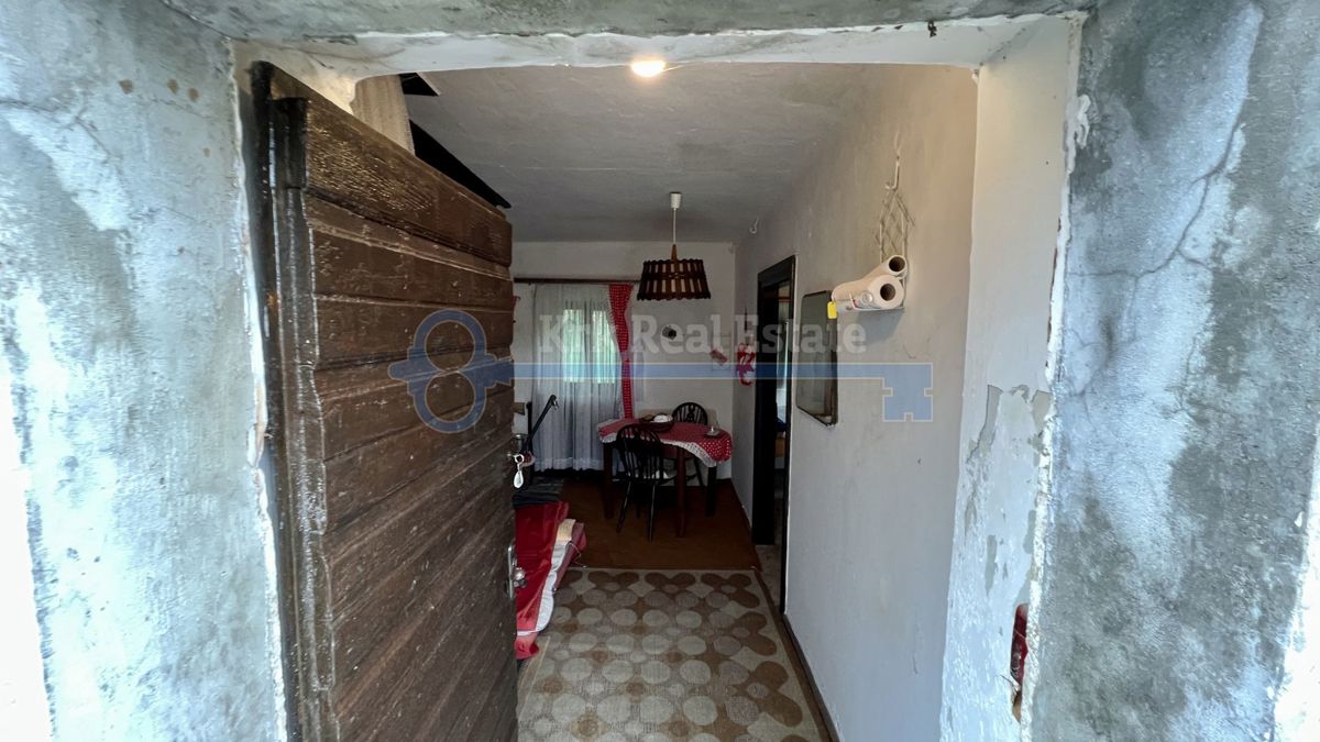 POLJE - KAMNITA HIŠA Z DODATNIM STANOVANJEM IN VRTOM