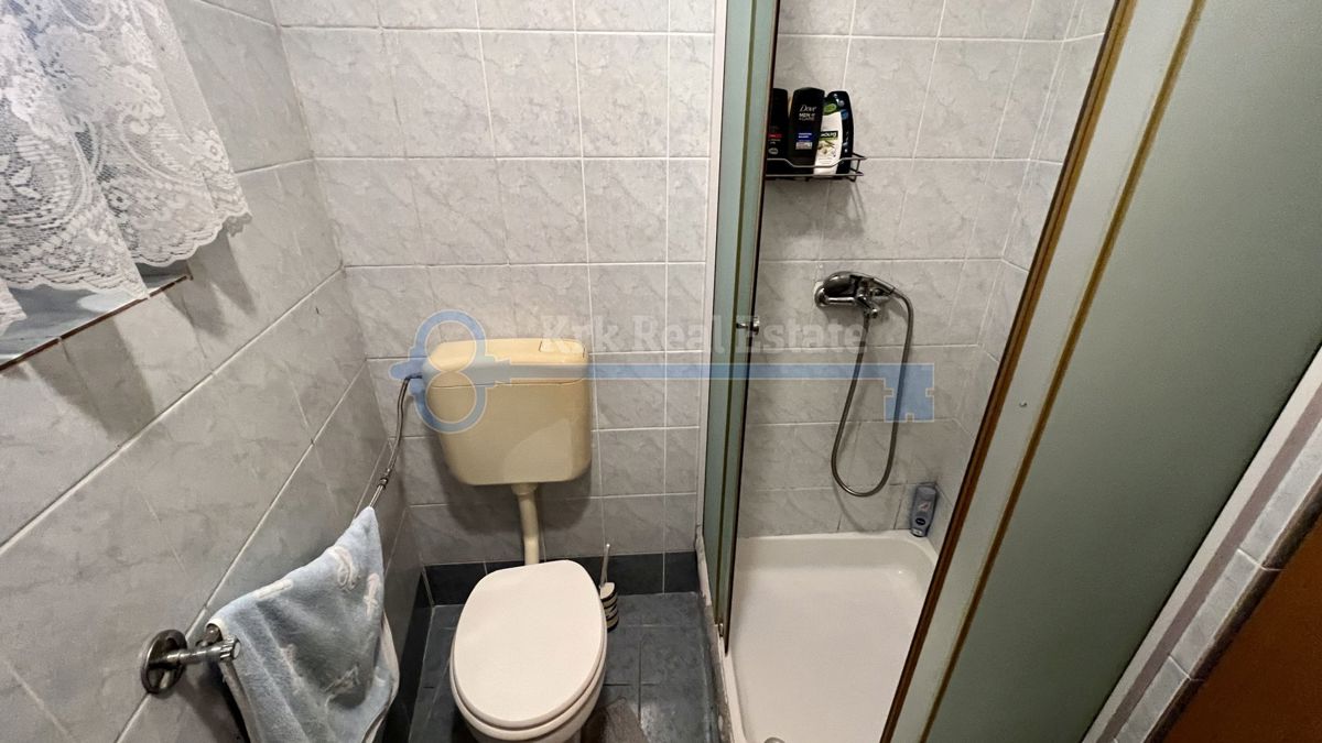 POLJE - KAMNITA HIŠA Z DODATNIM STANOVANJEM IN VRTOM