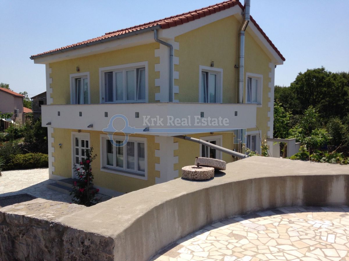 KRK-SAMOSTOJNA HIŠA Z VRTOM