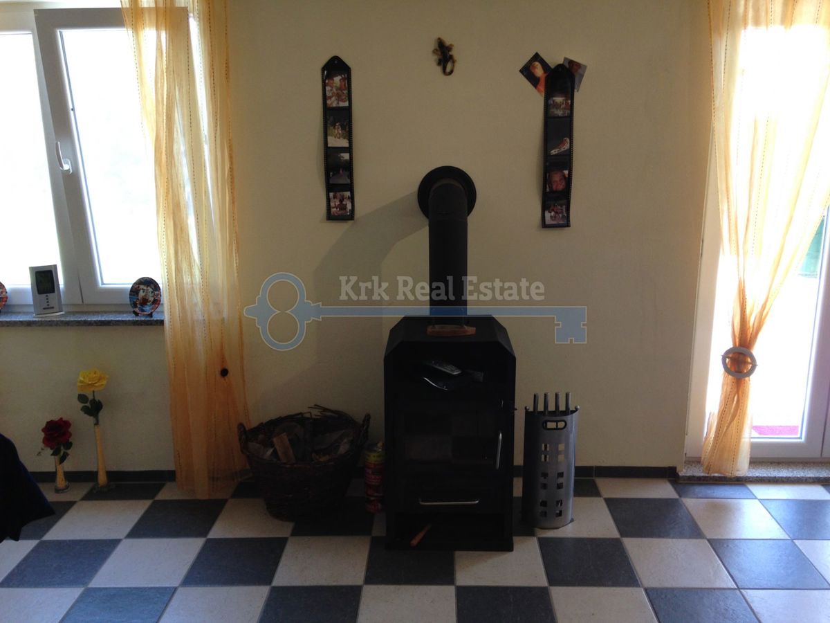 KRK-SAMOSTOJNA HIŠA Z VRTOM