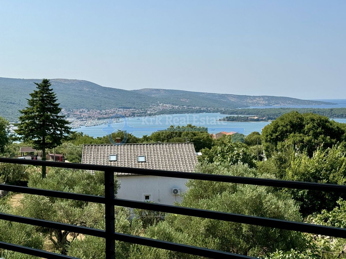 KORNIĆ - SAMOSTOJNA HIŠA S POGLEDOM NA MORJE IN BAZENOM