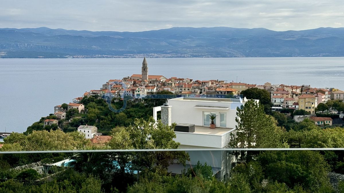 VRBNIK-LUKSUZNA VILA Z BAZENOM