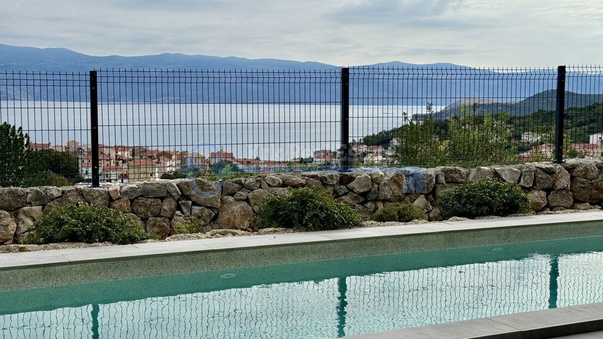 VRBNIK-LUKSUZNA VILA Z BAZENOM
