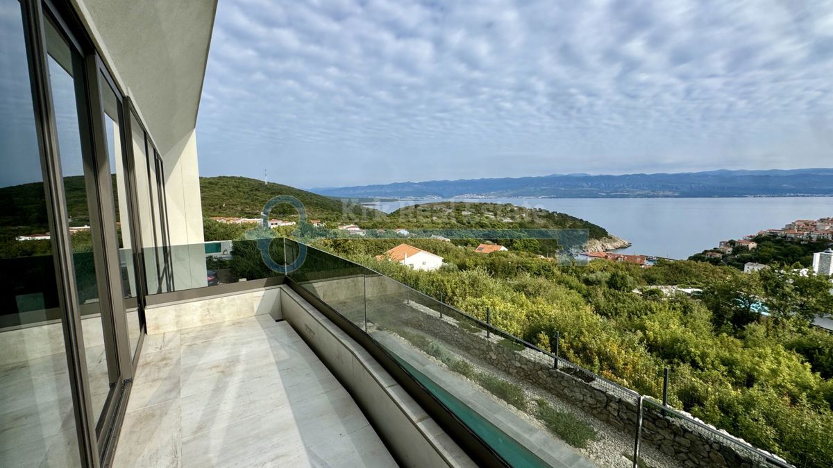 VRBNIK-LUKSUZNA VILA Z BAZENOM