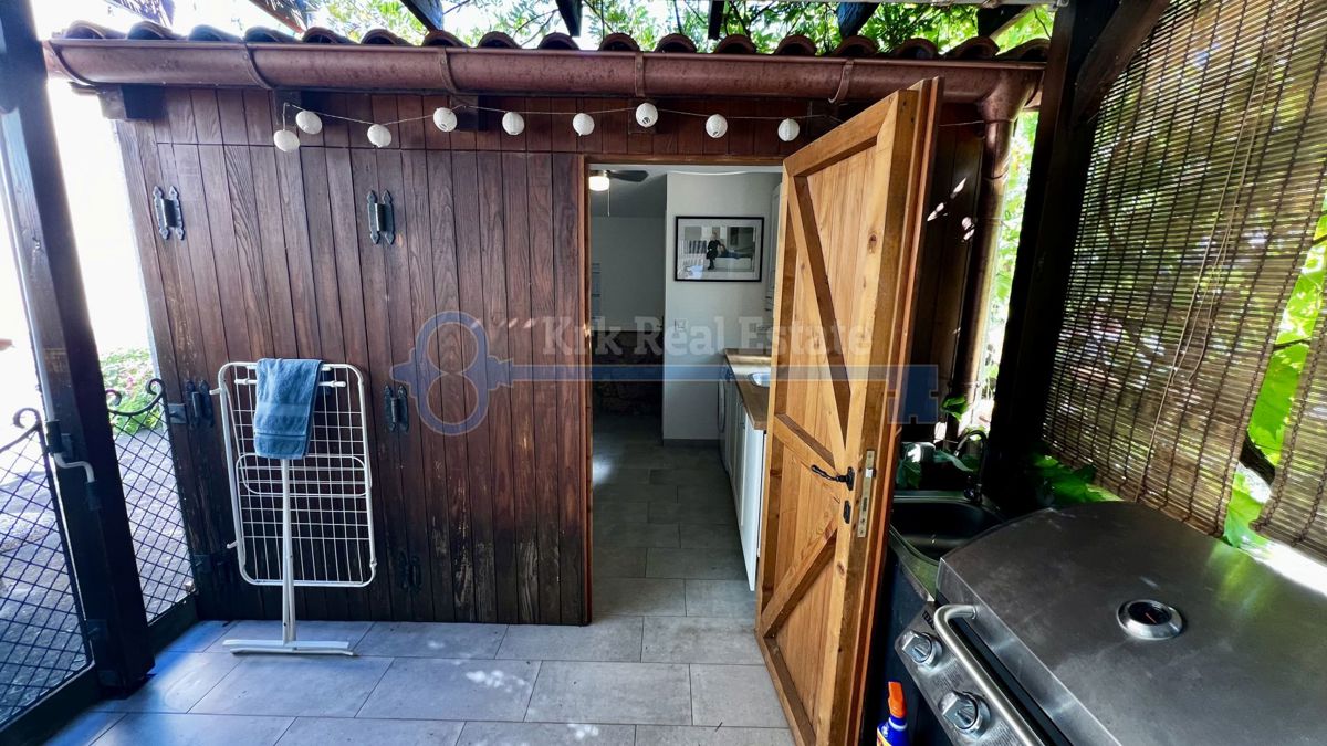 PUNAT - OBNOVLJENA KAMNITA HIŠA Z DVEMA APARTMAJEMA