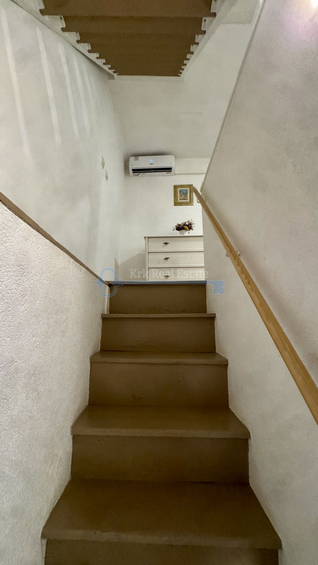PUNAT - OBNOVLJENA KAMNITA HIŠA Z DVEMA APARTMAJEMA