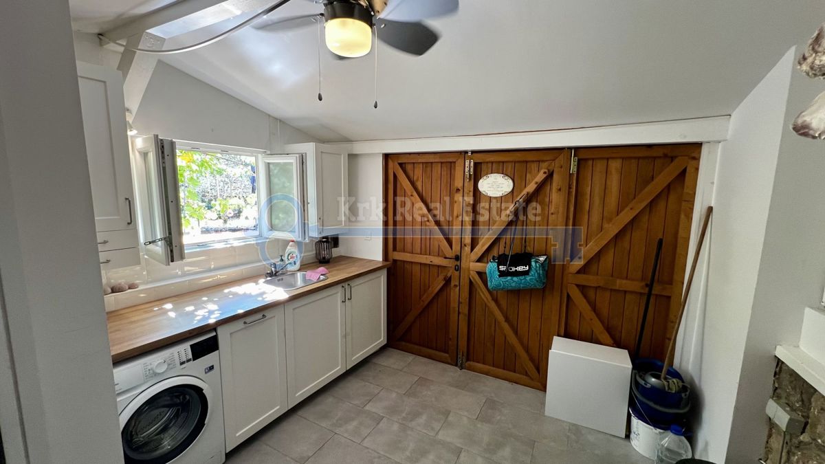 PUNAT - OBNOVLJENA KAMNITA HIŠA Z DVEMA APARTMAJEMA