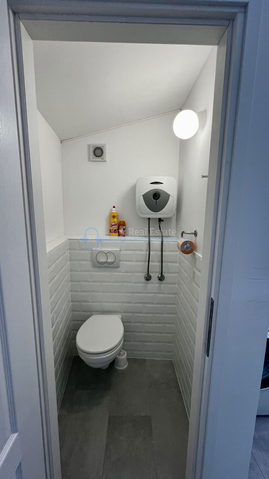 PUNAT - OBNOVLJENA KAMNITA HIŠA Z DVEMA APARTMAJEMA