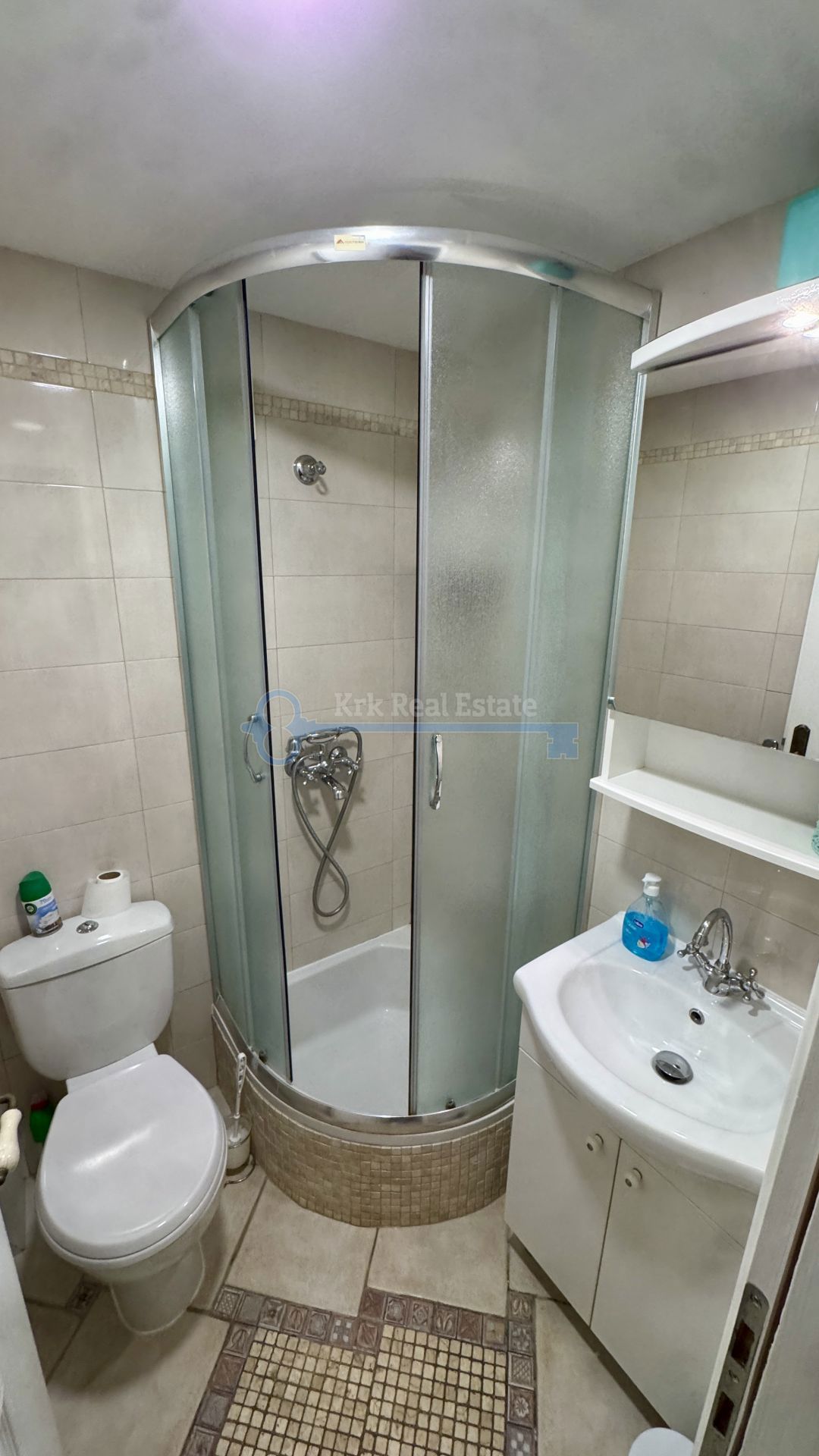 PUNAT - OBNOVLJENA KAMNITA HIŠA Z DVEMA APARTMAJEMA