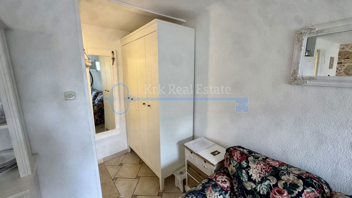 PUNAT - OBNOVLJENA KAMNITA HIŠA Z DVEMA APARTMAJEMA