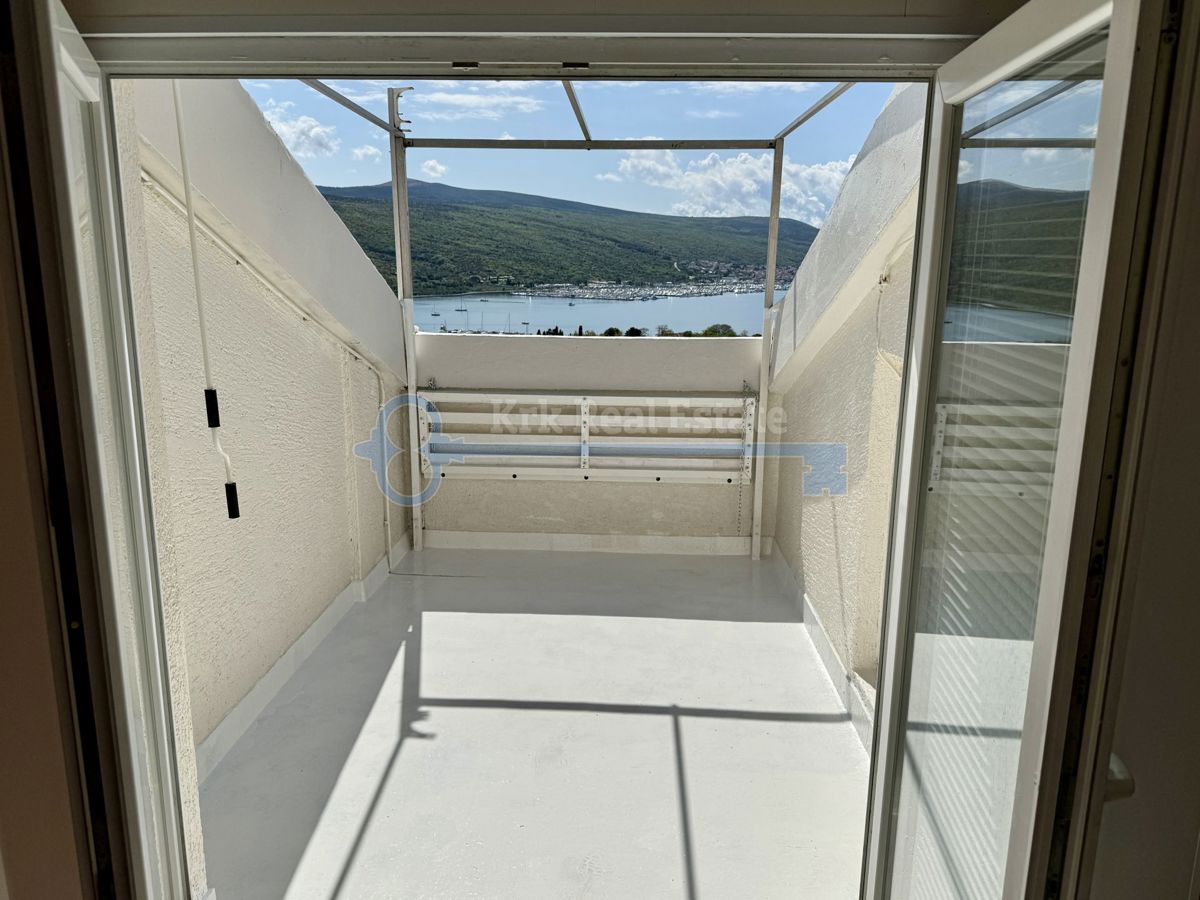 KORNIĆ- APARTMA S POGLEDOM NA MORJE