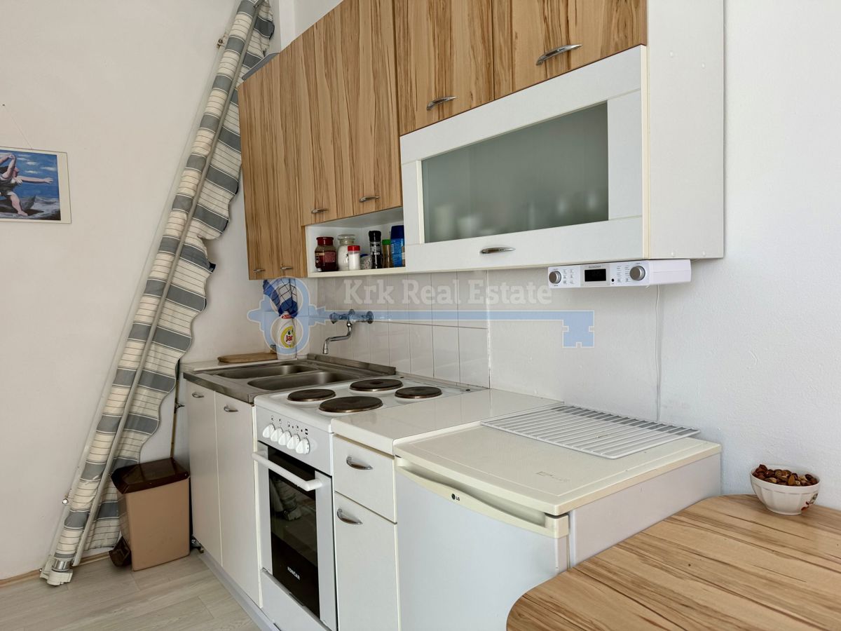 KORNIĆ- APARTMA S POGLEDOM NA MORJE