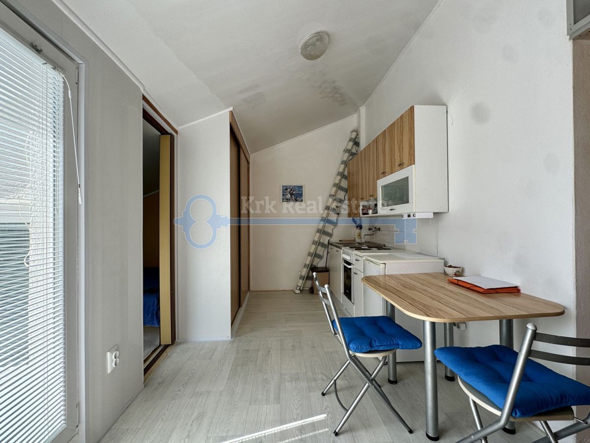 KORNIĆ- APARTMA S POGLEDOM NA MORJE