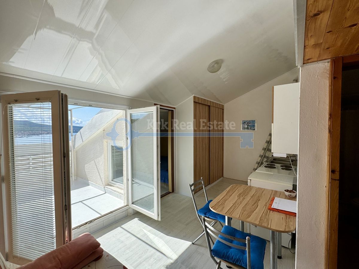 KORNIĆ- APARTMA S POGLEDOM NA MORJE
