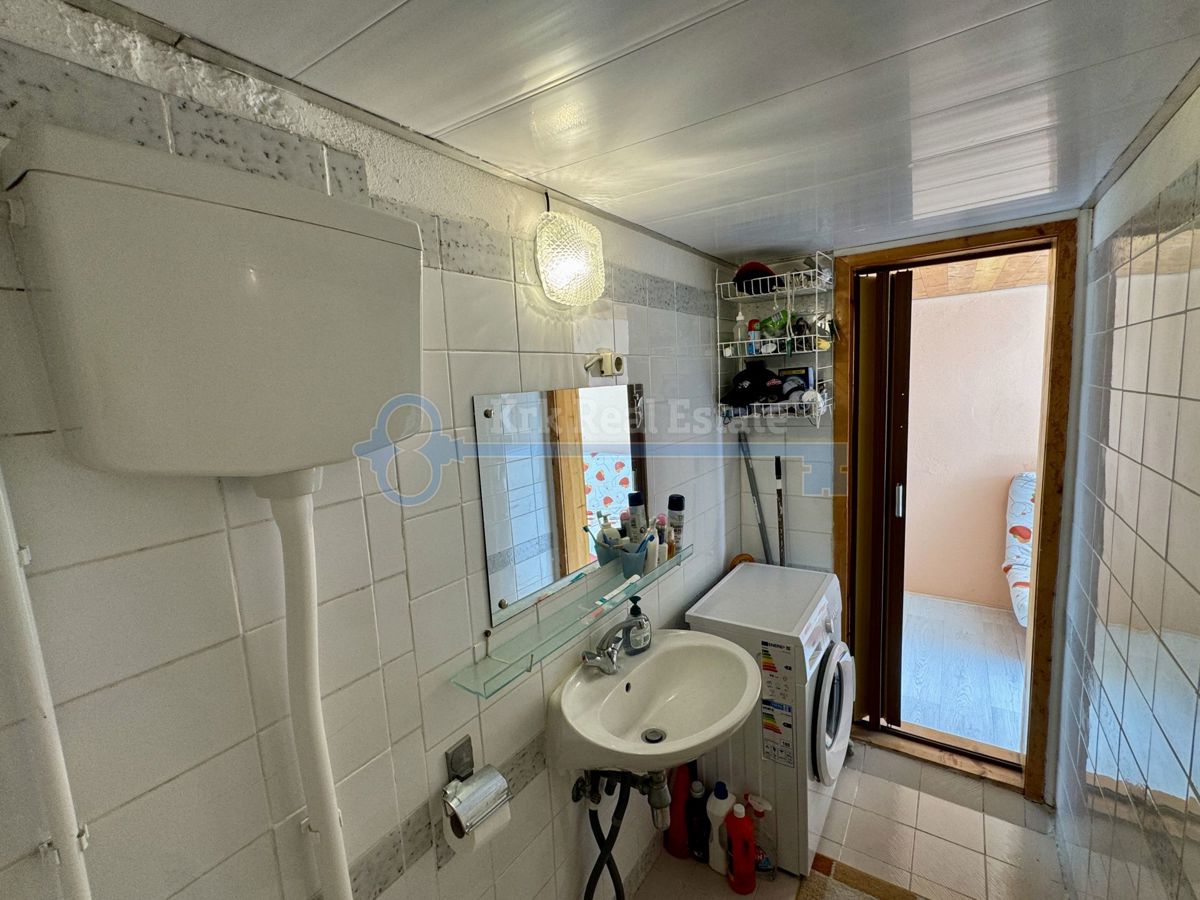 KORNIĆ- APARTMA S POGLEDOM NA MORJE