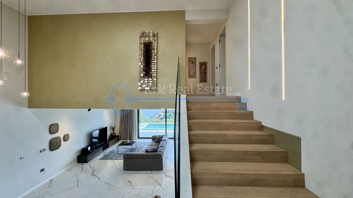 VRBNIK-LUXUSVILLA MIT POOL