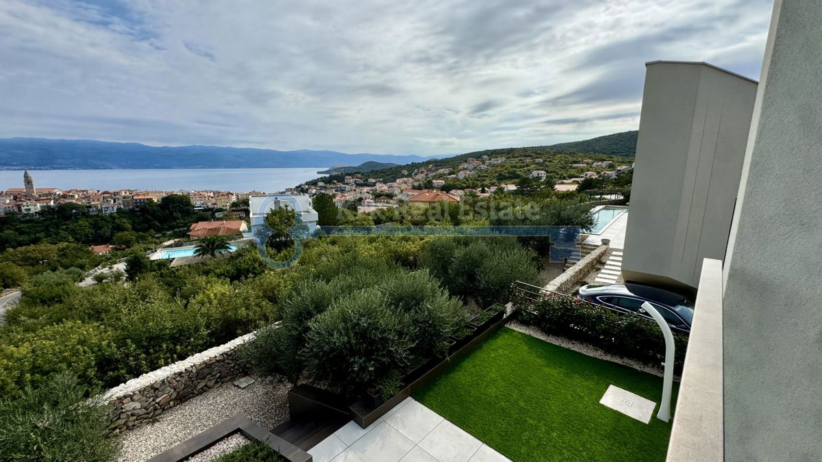 VRBNIK-LUXUSVILLA MIT POOL