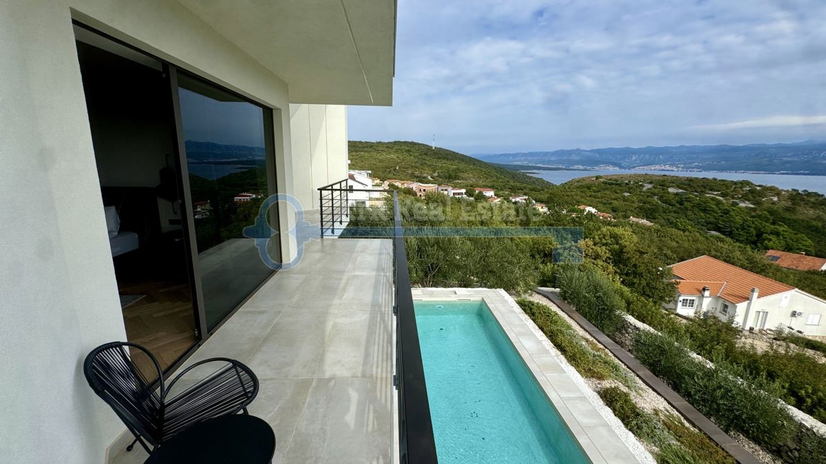 VRBNIK-LUXUSVILLA MIT POOL