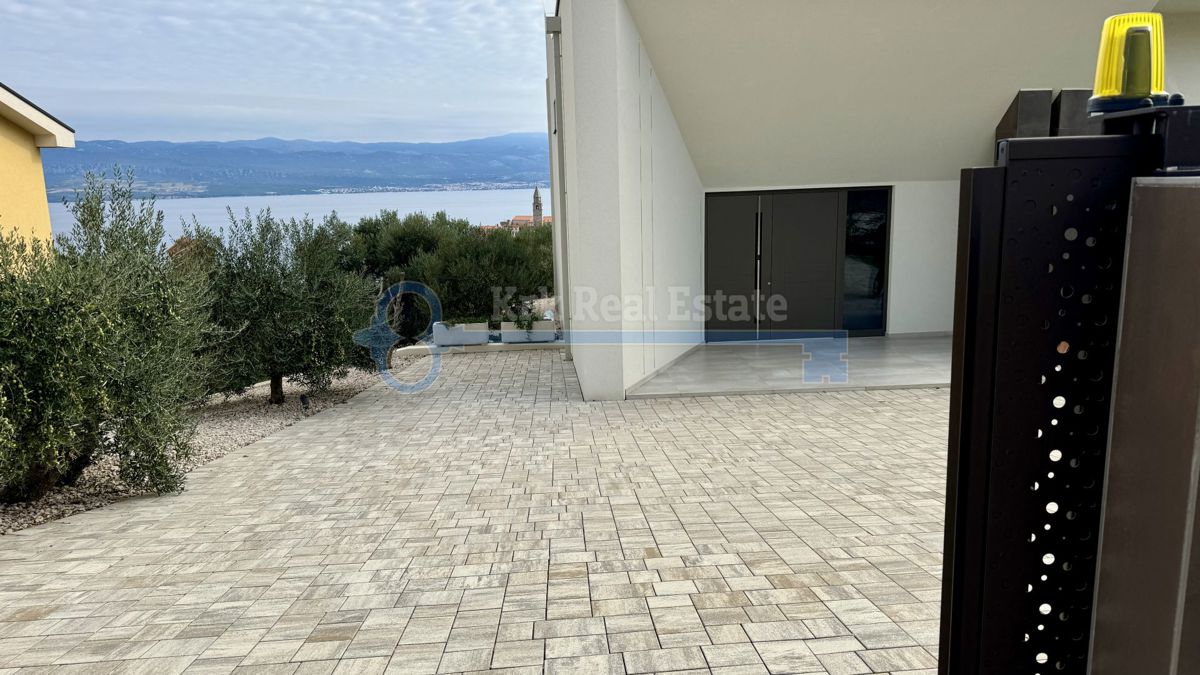 VRBNIK-LUXUSVILLA MIT POOL