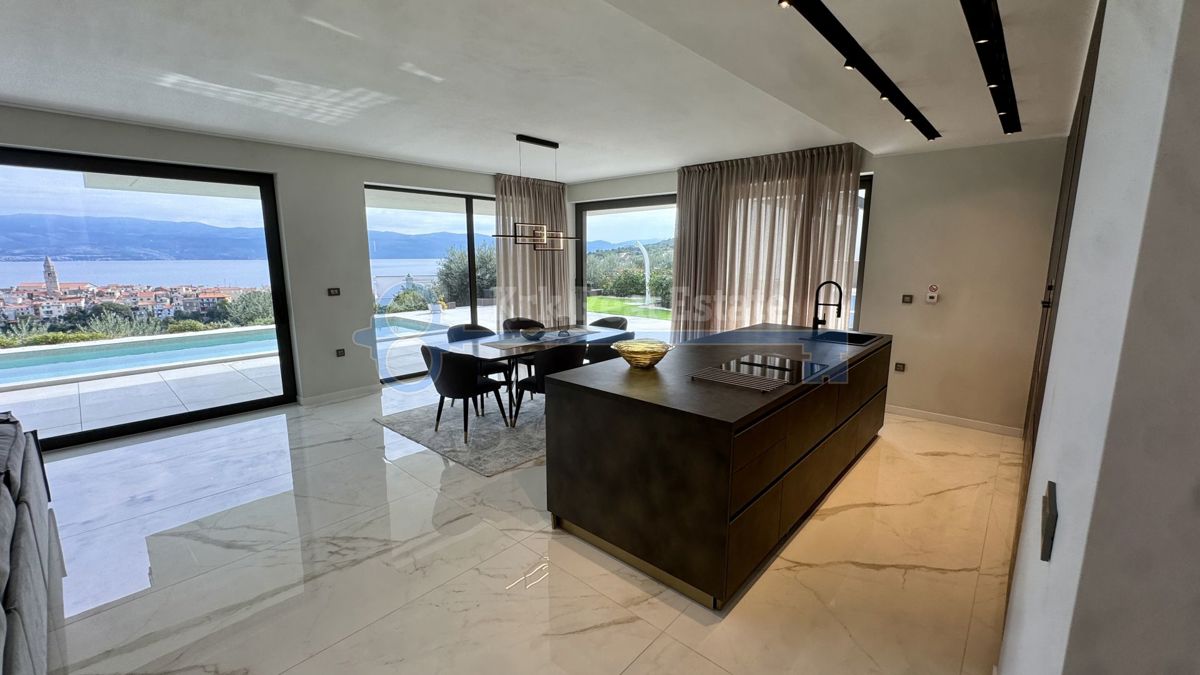 VRBNIK-LUXUSVILLA MIT POOL