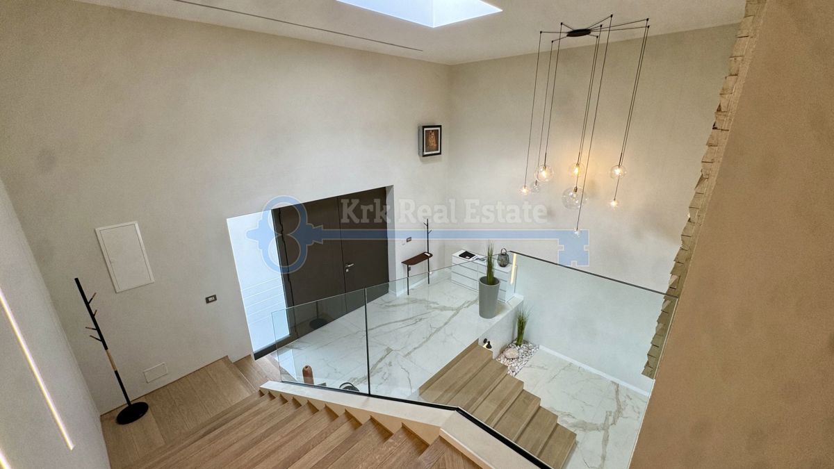 VRBNIK-LUXUSVILLA MIT POOL