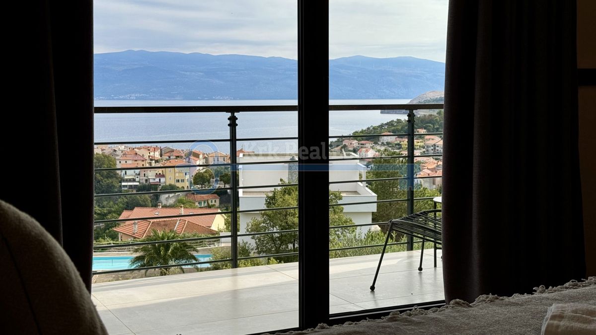 VRBNIK-LUXUSVILLA MIT POOL