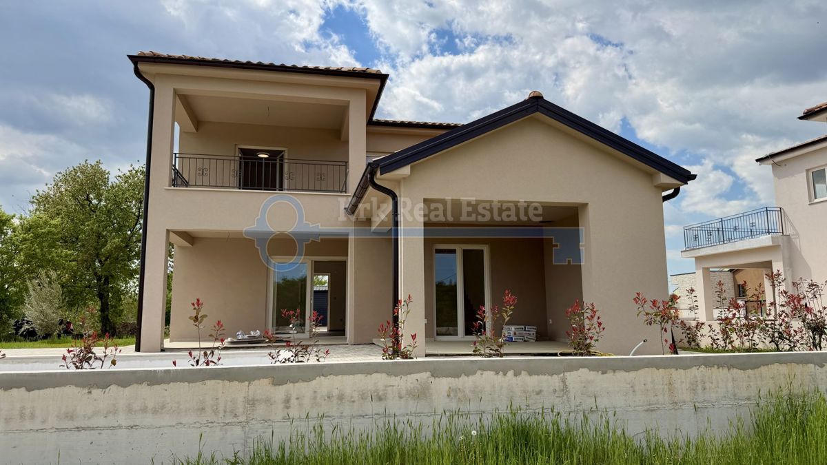 ŽMINJ - SAMOSTOJNA HIŠA Z BAZENOM