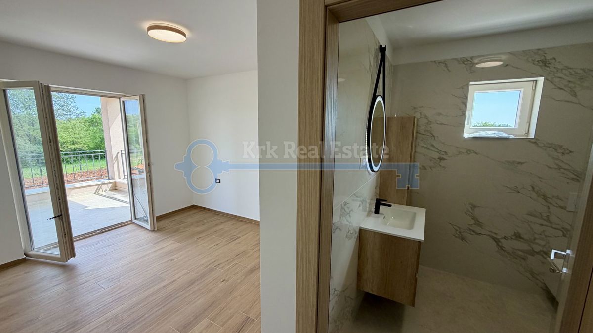 ŽMINJ - SAMOSTOJNA HIŠA Z BAZENOM