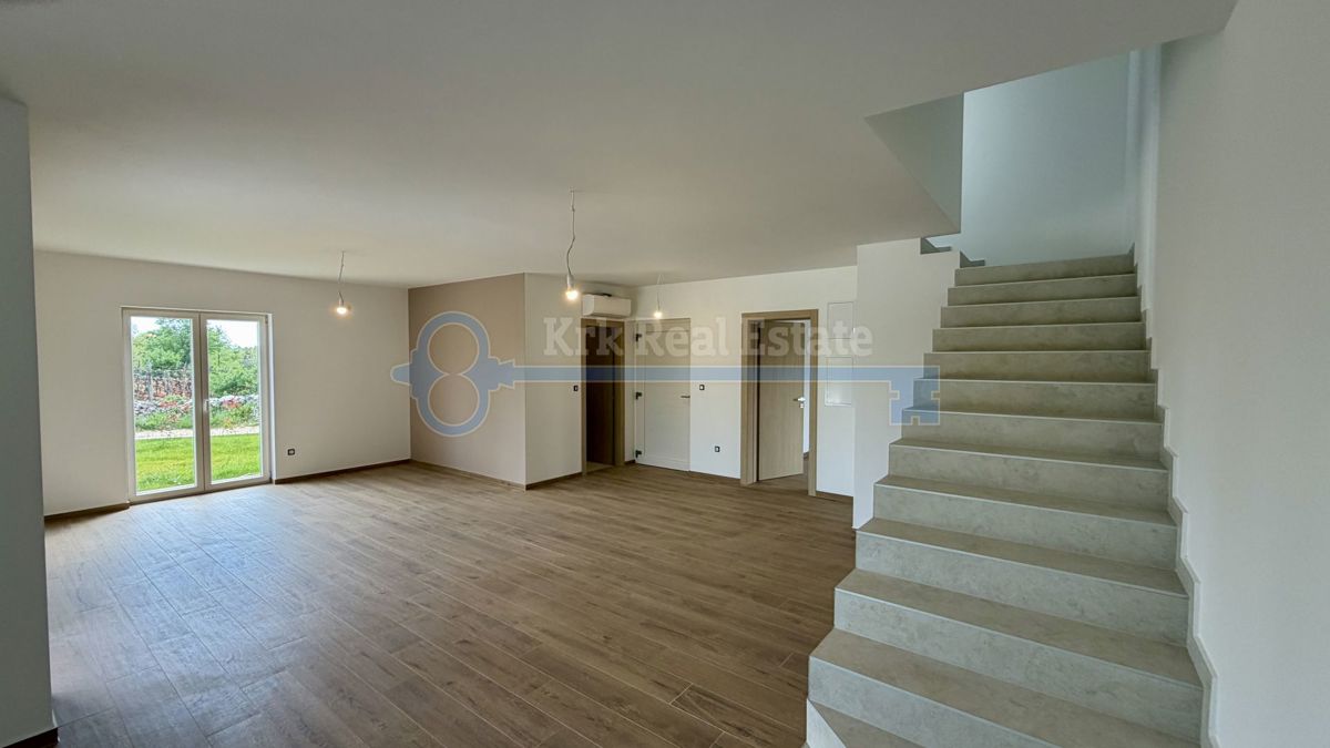 ŽMINJ - SAMOSTOJNA HIŠA Z BAZENOM