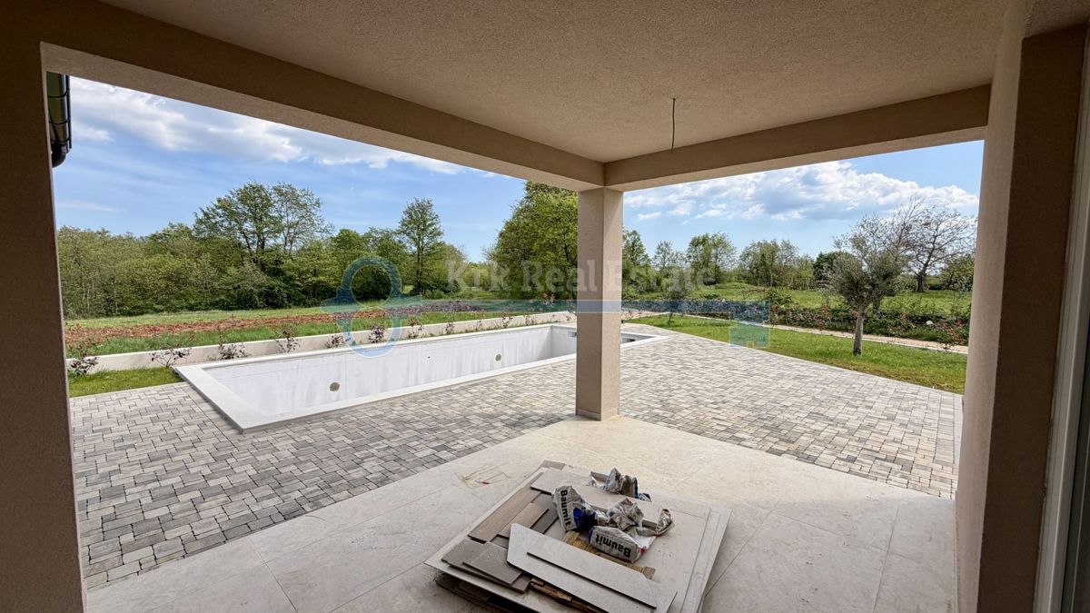 ŽMINJ - SAMOSTOJNA HIŠA Z BAZENOM