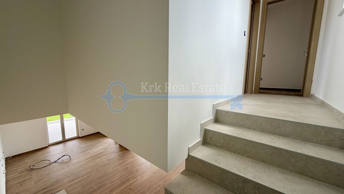 ŽMINJ - SAMOSTOJNA HIŠA Z BAZENOM