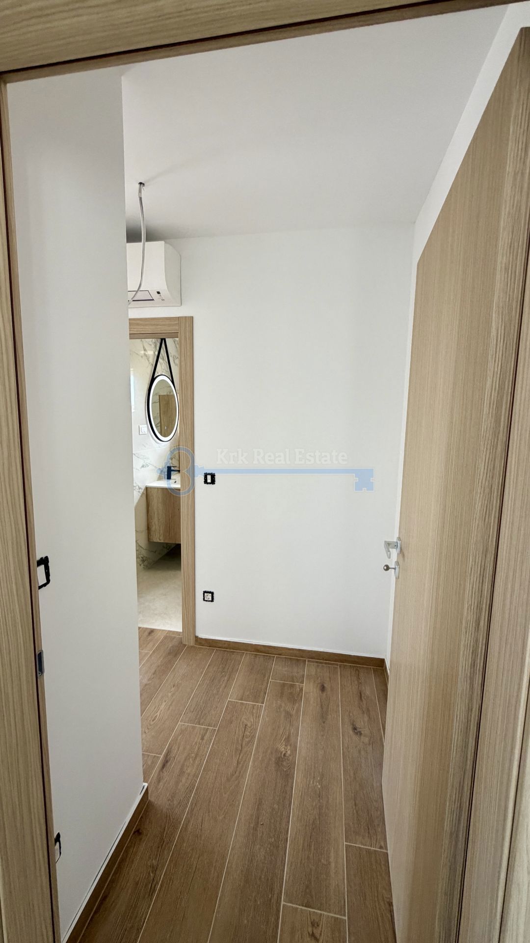 ŽMINJ - SAMOSTOJNA HIŠA Z BAZENOM