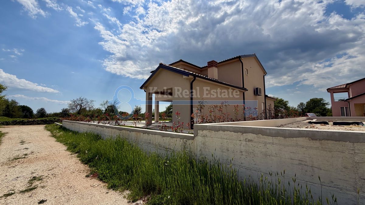 ŽMINJ - SAMOSTOJNA HIŠA Z BAZENOM