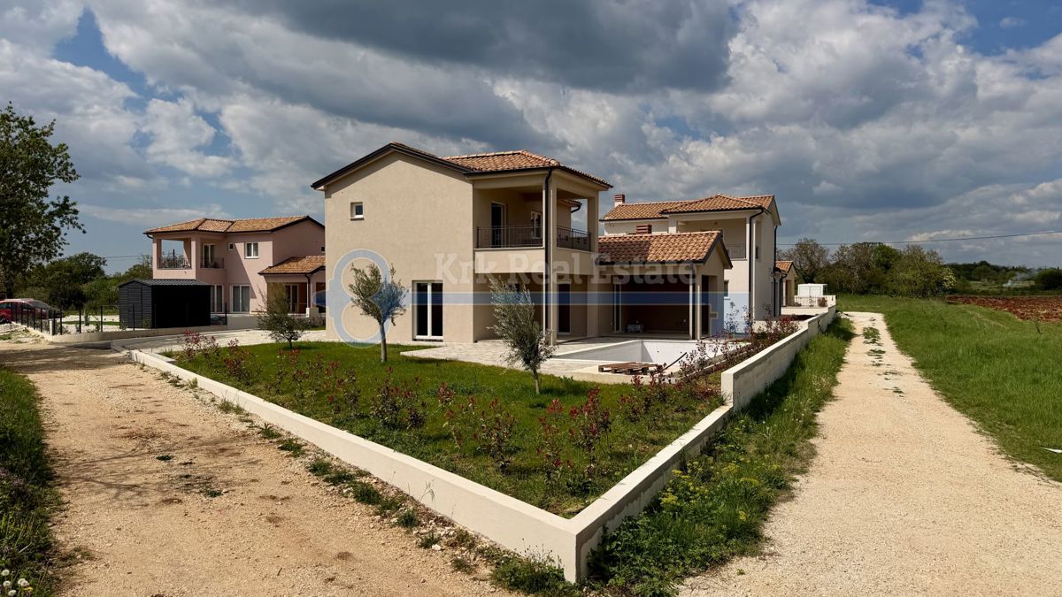 ŽMINJ - SAMOSTOJNA HIŠA Z BAZENOM