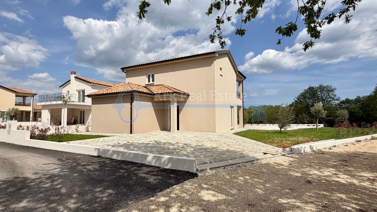 ŽMINJ - SAMOSTOJNA HIŠA Z BAZENOM