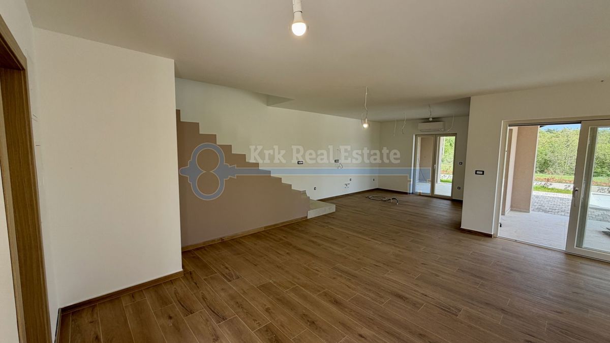 ŽMINJ - SAMOSTOJNA HIŠA Z BAZENOM