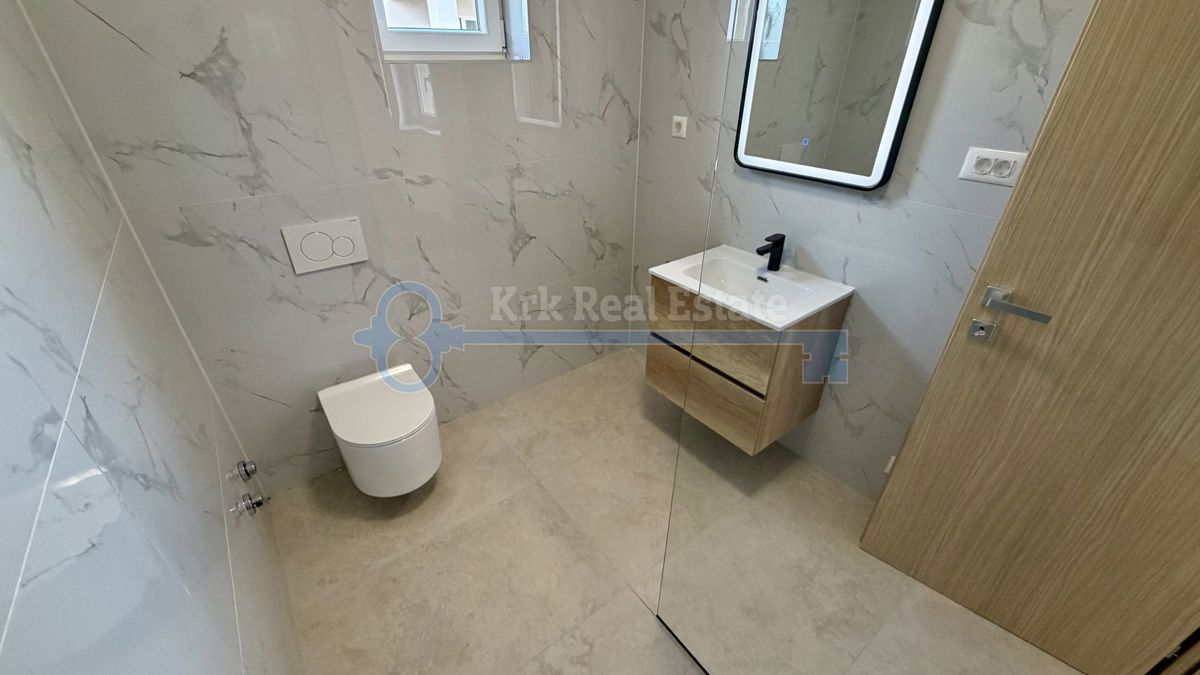 ŽMINJ - SAMOSTOJNA HIŠA Z BAZENOM